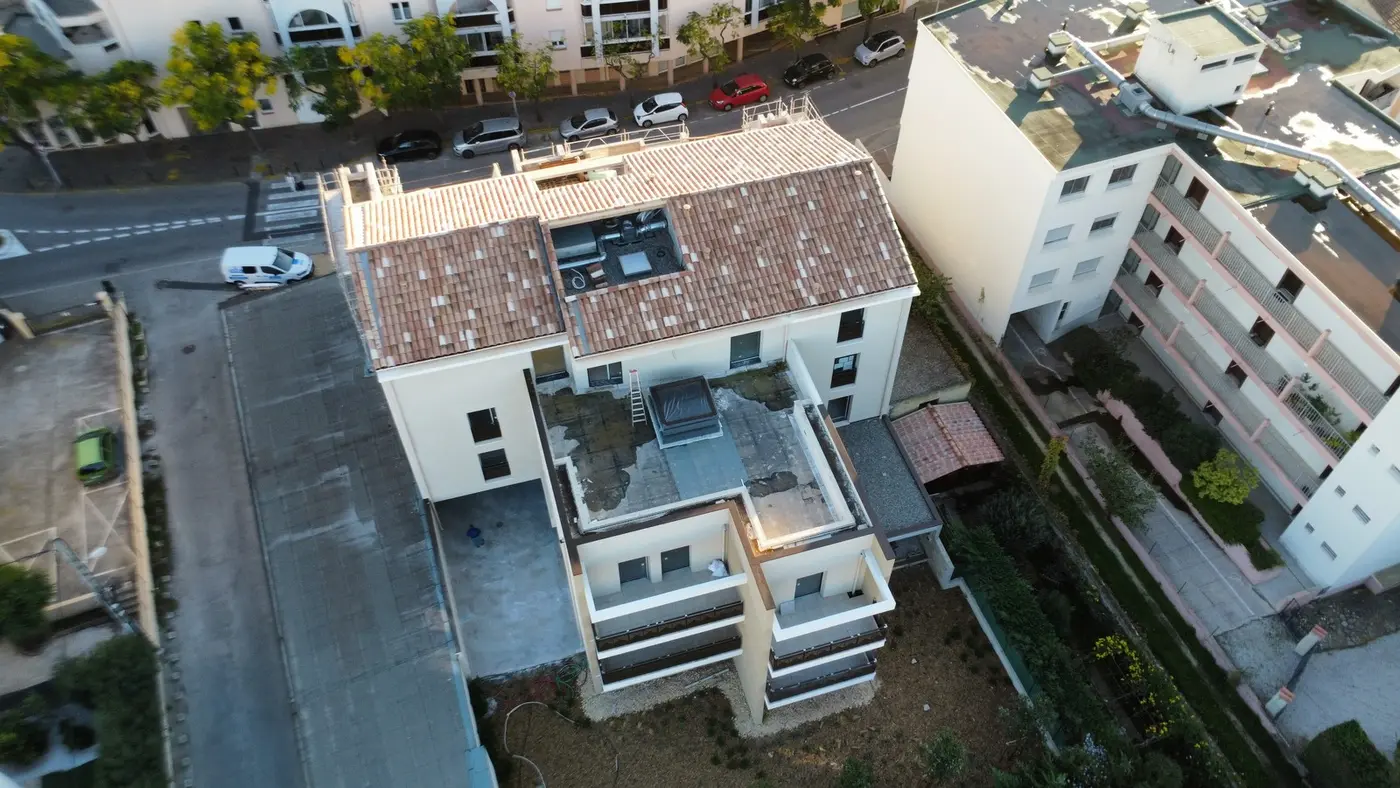 Novembre 2024 terrasse bois dernier étage en cours