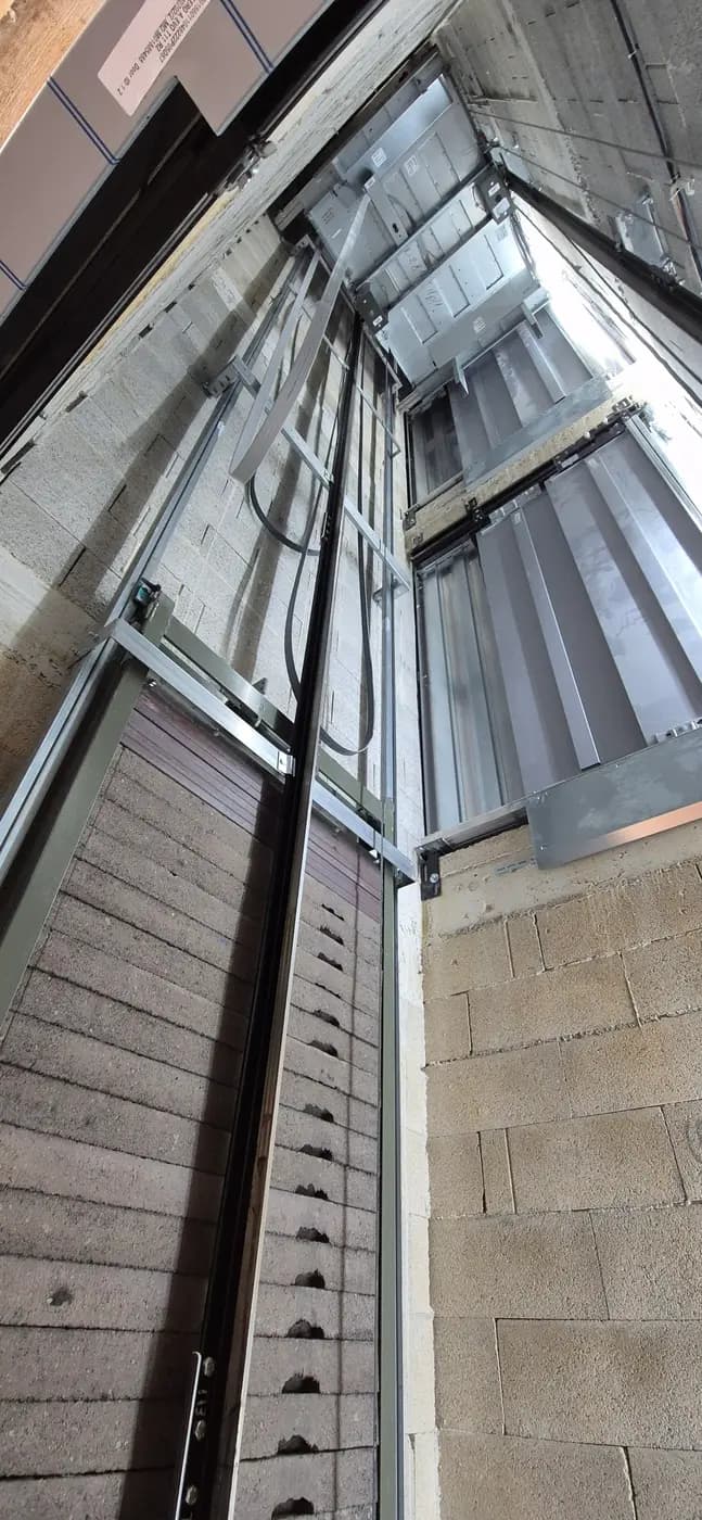 Mise en place de l'ascenseur Shindler
