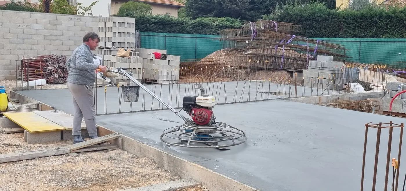 Novembre 2023 élévation du rez-de-chaussée en cours