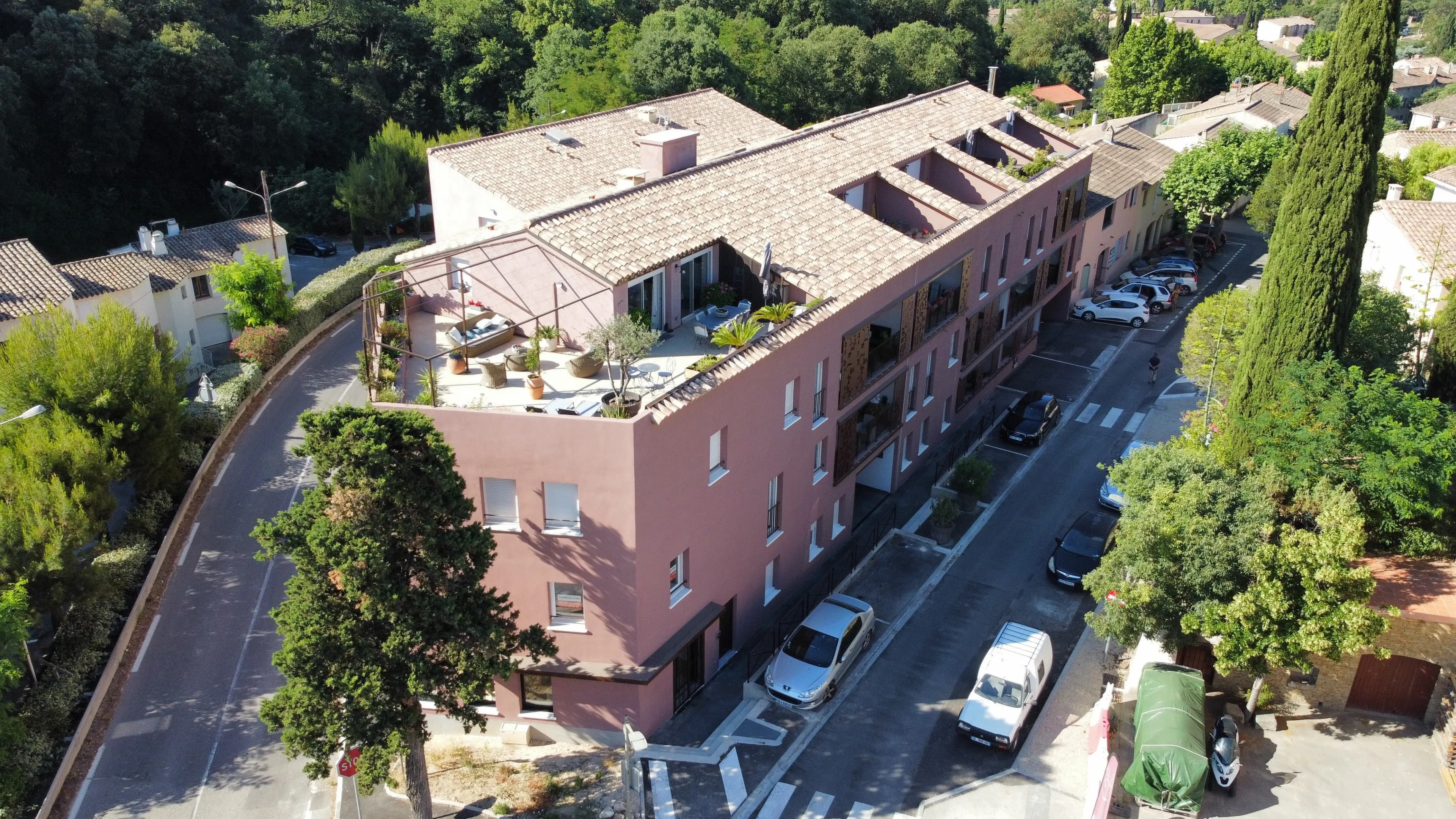Ô Village